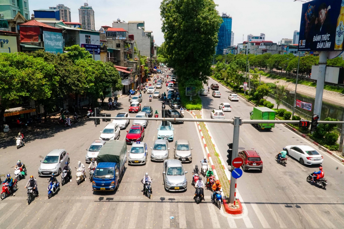 Thời tiết hôm nay 16/7: Nắng nóng ở Bắc Bộ, mưa dông trên biển